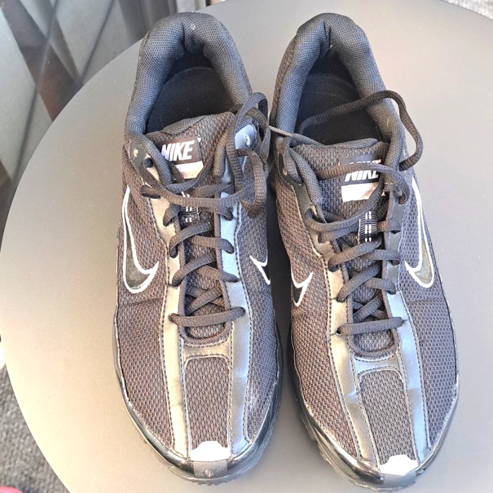 NIKE